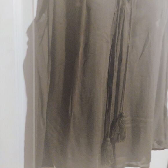 Paper Crane Green Sleeveless Tie Front Blouse - Picture 2 of 16